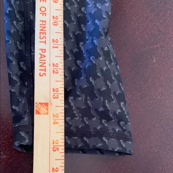 Livi Active Black and Gray Leggings 7/8 length, size 18/20, EUC - Picture 10 of 10